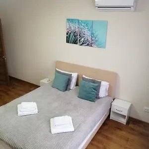 https://apartment-on-revutskogo-54-kiev.hotels-of-kiev.com