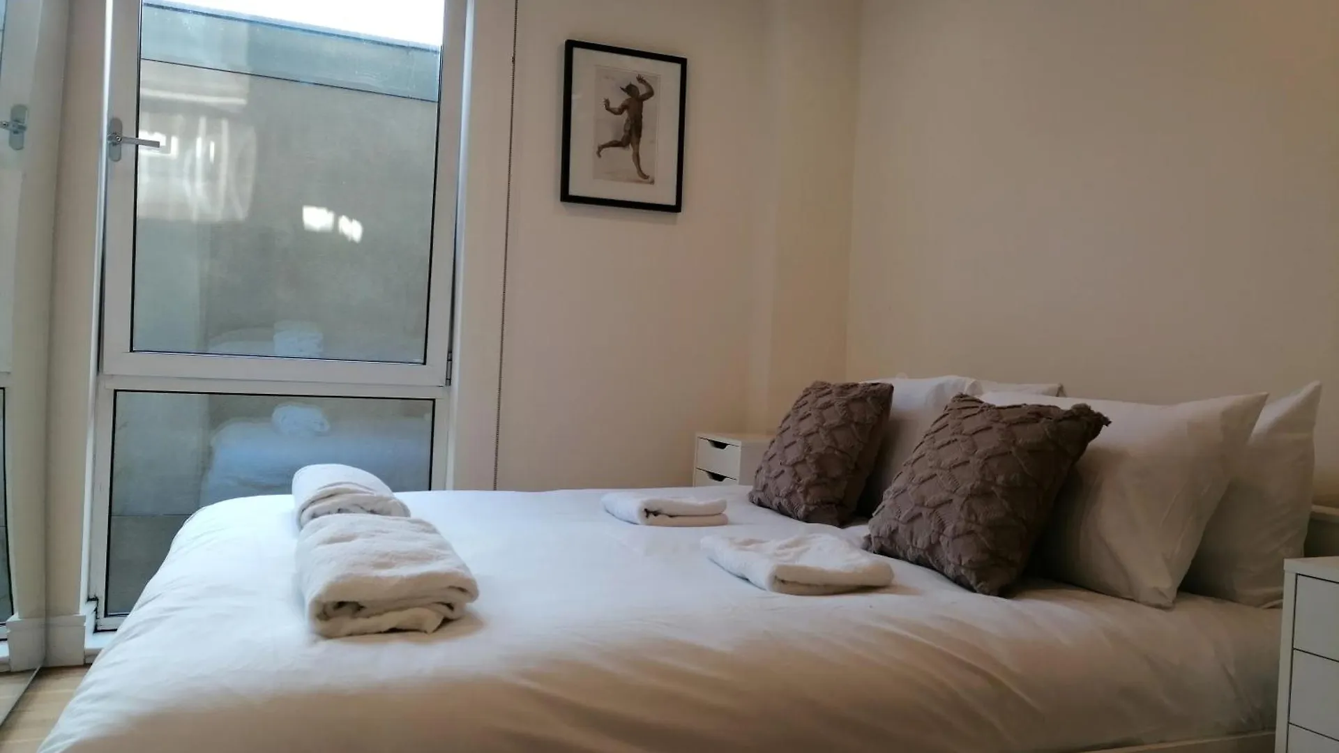 Canary Wharf Serviced Apartments Лондон Великобритания