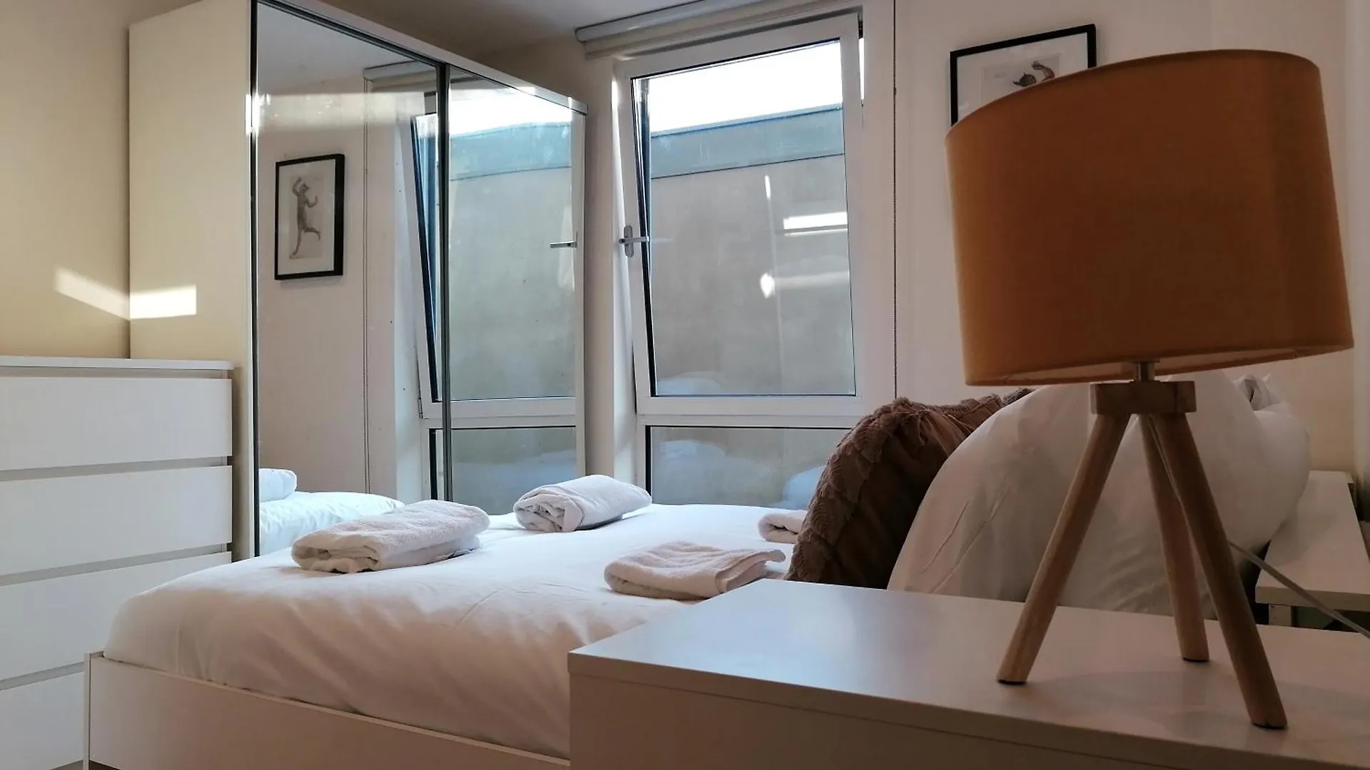 Canary Wharf Serviced Apartments Лондон